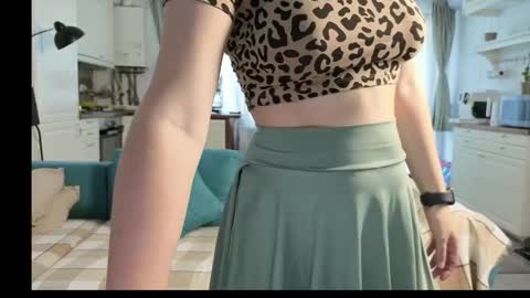 Girlfriend online show from October 2025 01:45:02 PM