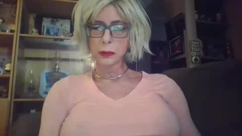 Snapshot of girlinrock chatting on November 2025 01:38:01 AM Girlinrock online show from November 2025 01:38:01 AM