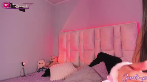 Snapshot of giselle_js chatting on February 2025 10:50:02 PM Instagram gisellee 22 online show from February 2025 10:50:02 PM