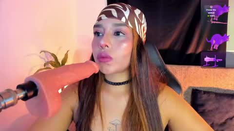 Snapshot of giselle_messydoll chatting on May 2026 01:55:01 AM Giselle online show from May 2026 01:55:01 AM