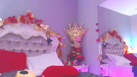 Snapshot of gisellenoah chatting on December 2024 02:37:02 PM GiselleNoah online show from December 2024 02:37:02 PM
