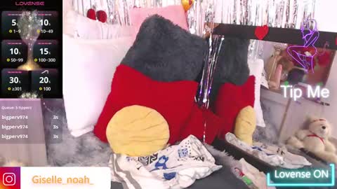 Snapshot of gisellenoah chatting on February 2025 02:22:02 PM GiselleNoah online show from February 2025 02:22:02 PM