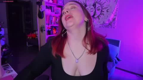Snapshot of gitera_ chatting on January 2025 09:52:01 PM AlexaMillis online show from January 2025 09:52:01 PM