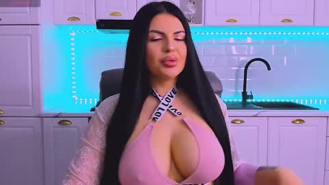 Giulia online show from February 2026 10:07:01 PM