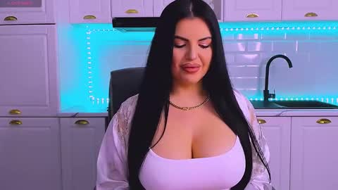 Giulia online show from March 2026 10:04:01 PM