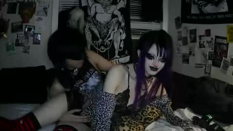 Gloomy online show from April 2026 04:49:02 AM