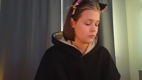 Michelle online show from October 2025 03:02:02 AM