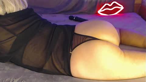 Snapshot of glan_do_line chatting on December 2024 04:39:01 PM Pauline online show from December 2024 04:39:01 PM