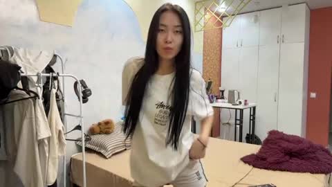 Mia online show from April 2026 11:59:01 AM