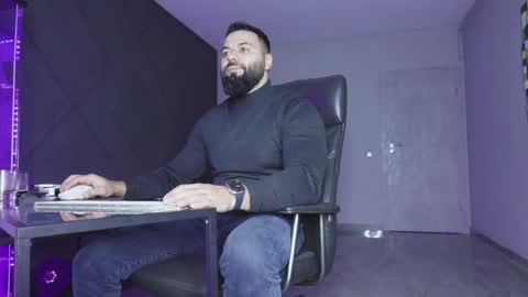 Matthew .. for short call me Matt online show from December 2025 07:41:02 PM