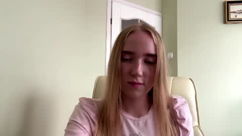 Snapshot of glistenboop chatting on July 2026 04:20:01 PM Lora online show from July 2026 04:20:01 PM