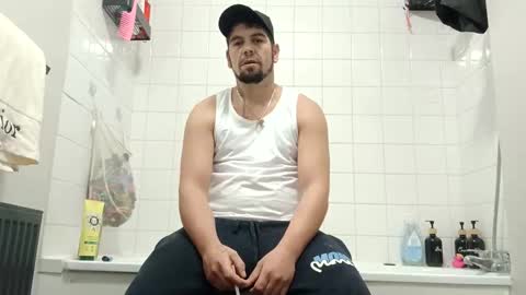 Snapshot of glitch117485 chatting on November 2025 09:42:02 PM glitch117485 online show from November 2025 09:42:02 PM