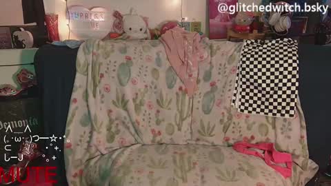 Snapshot of glitchwitch chatting on December 2024 09:09:01 PM Glitch online show from December 2024 09:09:01 PM