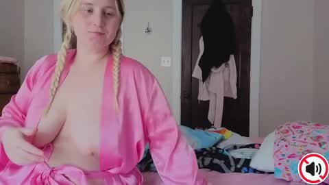 Snapshot of glitchwitch chatting on October 2025 03:44:01 PM Glitch online show from October 2025 03:44:01 PM