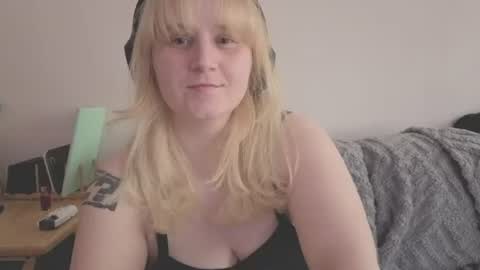 Snapshot of glitchwitch chatting on July 2026 04:25:02 PM Glitch online show from July 2026 04:25:02 PM