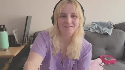 Snapshot of glitchwitch chatting on July 2026 05:50:01 PM Glitch online show from July 2026 05:50:01 PM