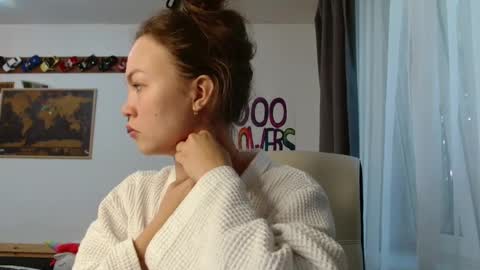 glitter_doll online show from September 2025 11:03:01 AM