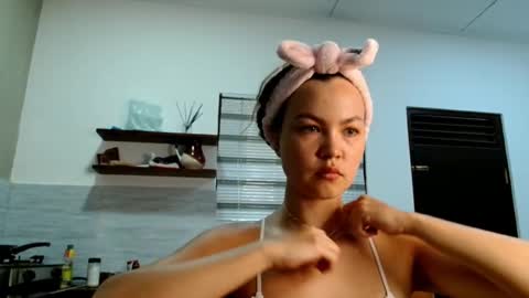 glitter_doll online show from October 2025 07:53:02 AM