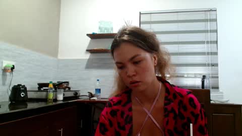 glitter_doll online show from November 2025 09:31:01 AM