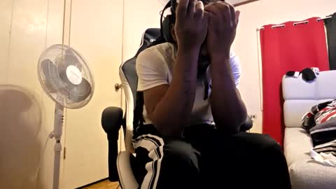 glomightyj online show from February 2026 01:37:01 AM