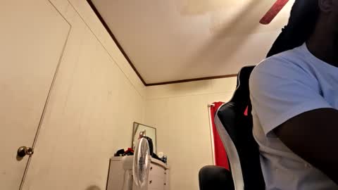 glomightyj online show from June 2026 11:00:01 PM