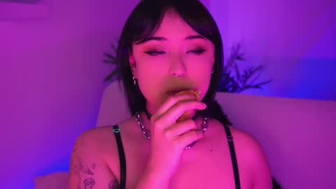 Mimi online show from March 2026 08:27:02 PM