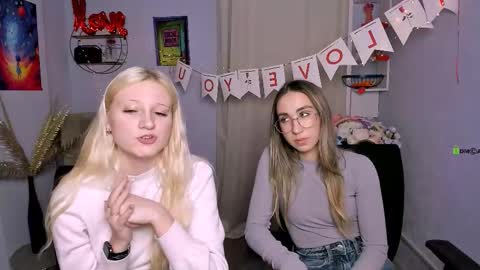 gloria_flower_ online show from February 2026 01:40:01 PM