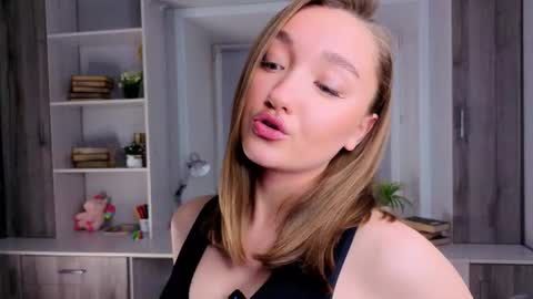 Mary  online show from November 2025 11:33:01 AM