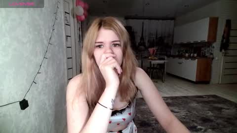 Snapshot of glossy_girl_1 chatting on December 2024 02:31:02 AM Roxy online show from December 2024 02:31:02 AM