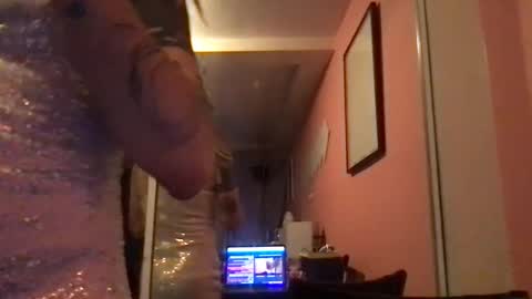 Snapshot of glow92 chatting on September 2025 04:05:02 AM Glow Goddess online show from September 2025 04:05:02 AM