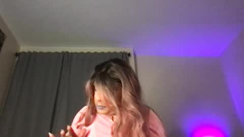 Snapshot of glow92 chatting on November 2025 02:25:01 AM Glow Goddess online show from November 2025 02:25:01 AM