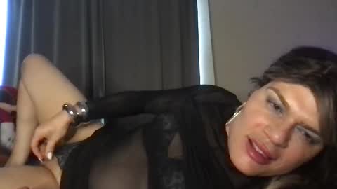 Snapshot of glow92 chatting on November 2025 04:51:02 PM Glow Goddess online show from November 2025 04:51:02 PM