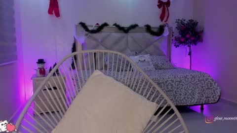 Moon Nicoll  online show from December 2024 02:17:01 AM