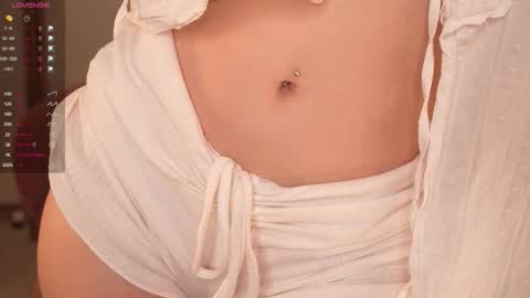 Snapshot of glowwww_ chatting on October 2025 03:47:02 PM Eloise online show from October 2025 03:47:02 PM