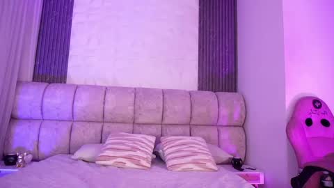 goddess_eli77 online show from April 2026 03:06:02 AM