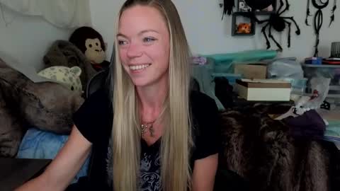 Patricia Mars           Goddess of Mars twitter thegoddessmindy online show from October 2025 02:51:02 PM