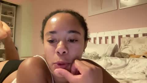 Snapshot of goddesselxo chatting on June 2026 01:00:01 AM Goddess L online show from June 2026 01:00:01 AM