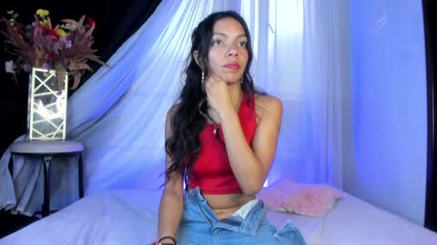 Snapshot of goddessjulieta chatting on December 2024 10:32:02 PM Julieta online show from December 2024 10:32:02 PM