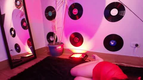 Snapshot of goddessjulieta chatting on October 2025 06:45:02 PM Julieta online show from October 2025 06:45:02 PM