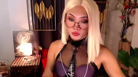 Snapshot of goddessquinnie chatting on December 2024 02:57:01 AM quinnie online show from December 2024 02:57:01 AM