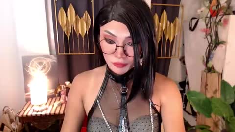 Snapshot of goddessquinnie chatting on December 2024 04:53:01 AM quinnie online show from December 2024 04:53:01 AM