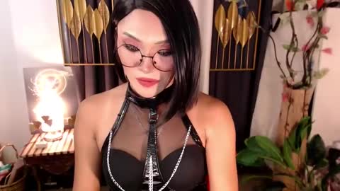 Snapshot of goddessquinnie chatting on December 2024 04:57:01 AM quinnie online show from December 2024 04:57:01 AM