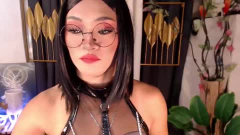 Snapshot of goddessquinnie chatting on December 2024 12:50:01 AM quinnie online show from December 2024 12:50:01 AM