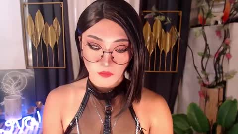 Snapshot of goddessquinnie chatting on December 2024 12:44:01 AM quinnie online show from December 2024 12:44:01 AM