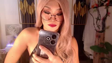 Snapshot of goddessquinnie chatting on January 2025 01:53:01 AM quinnie online show from January 2025 01:53:01 AM