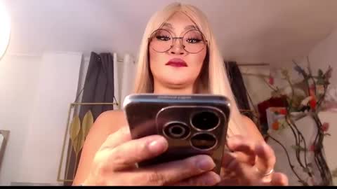 Snapshot of goddessquinnie chatting on January 2025 05:13:02 AM quinnie online show from January 2025 05:13:02 AM