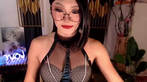 Snapshot of goddessquinnie chatting on January 2025 12:15:01 AM quinnie online show from January 2025 12:15:01 AM