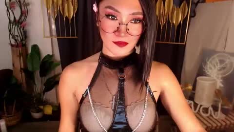 Snapshot of goddessquinnie chatting on January 2025 03:33:01 AM quinnie online show from January 2025 03:33:01 AM