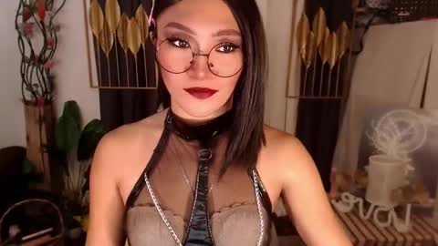 Snapshot of goddessquinnie chatting on January 2025 01:54:01 AM quinnie online show from January 2025 01:54:01 AM