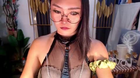 Snapshot of goddessquinnie chatting on February 2025 02:44:02 AM quinnie online show from February 2025 02:44:02 AM